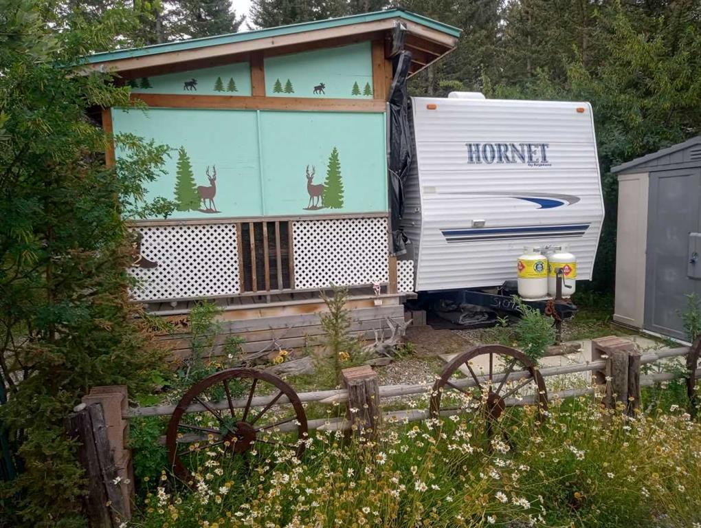 Picture of 212, 200 4TH Avenue SW, Sundre Real Estate Listing