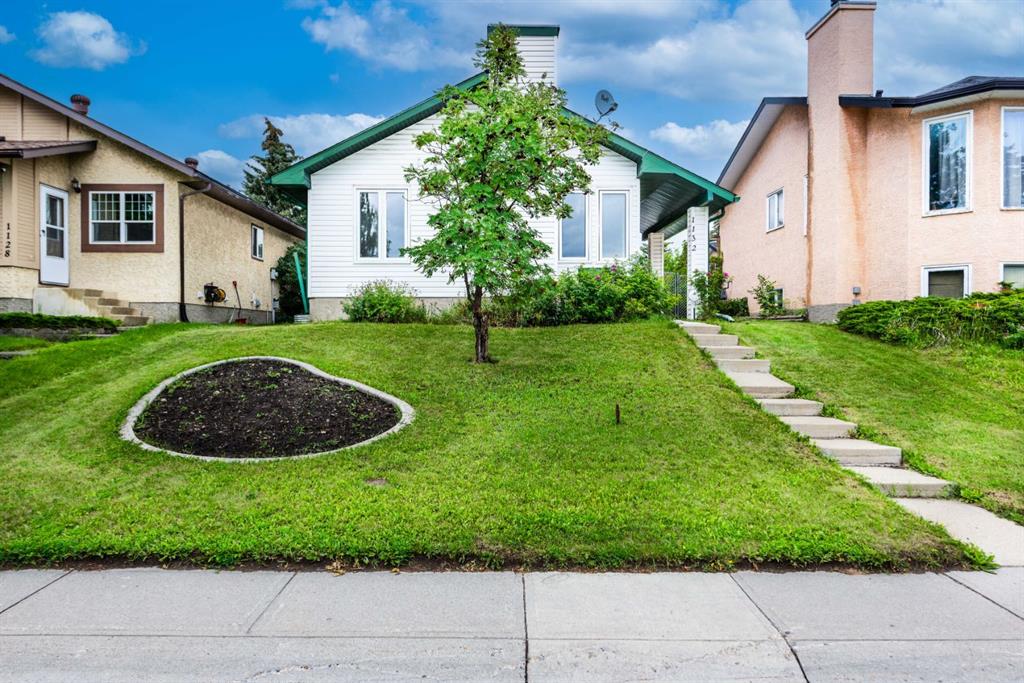 Picture of 1132 Meadowbrook Drive SE, Airdrie Real Estate Listing