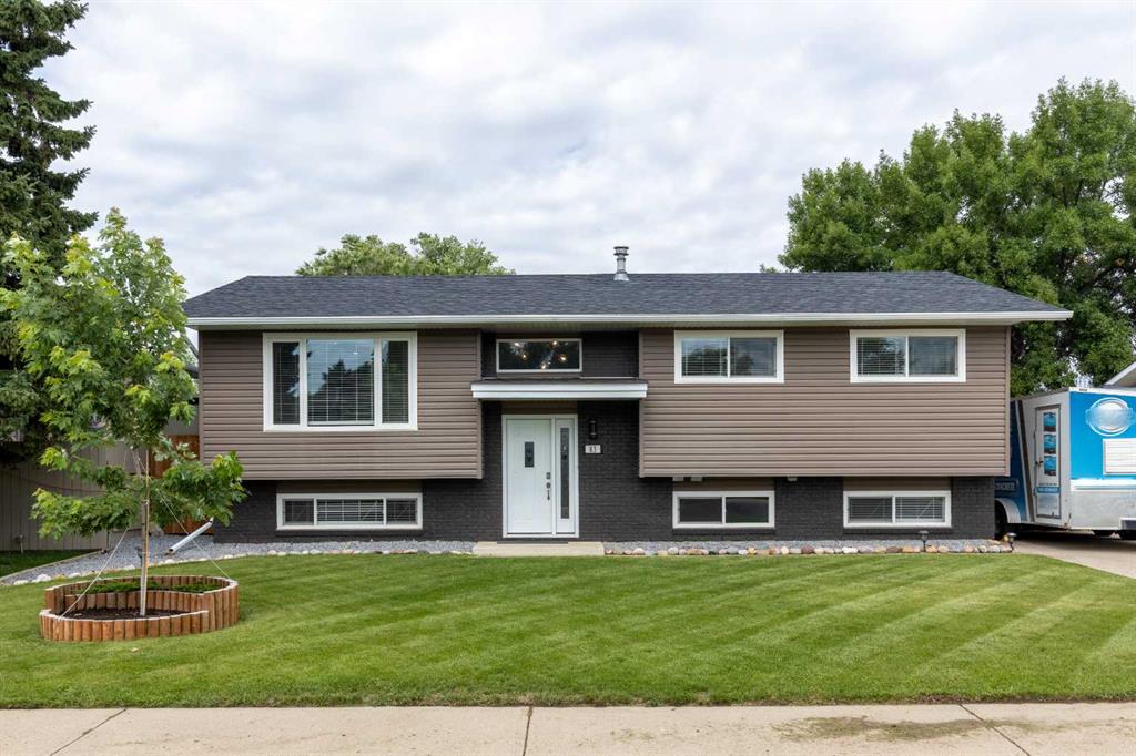 Picture of 83 Ross Glen Crescent SE, Medicine Hat Real Estate Listing