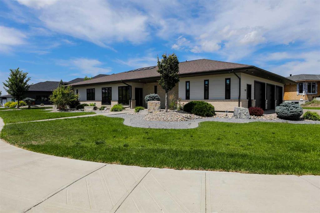Picture of 500 Gold Canyon Place S, Lethbridge Real Estate Listing