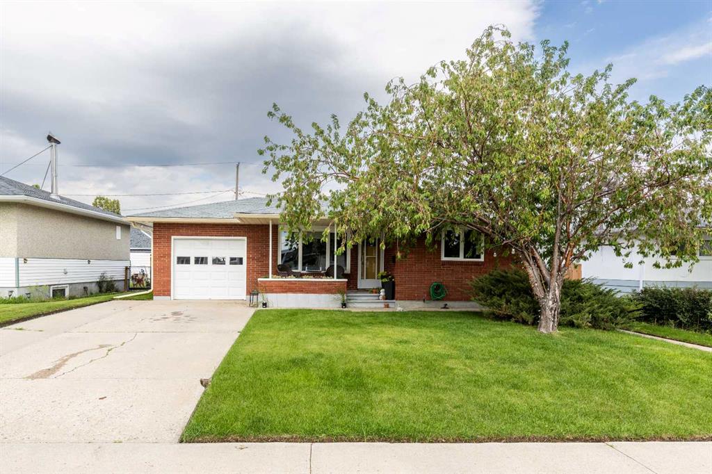 Picture of 138 Cochran Drive NW, Medicine Hat Real Estate Listing