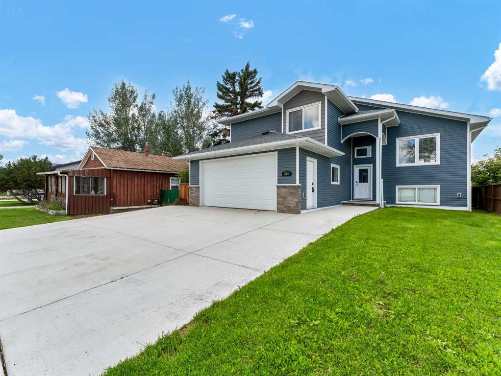 Picture of 806 2 Street SE, Redcliff Real Estate Listing