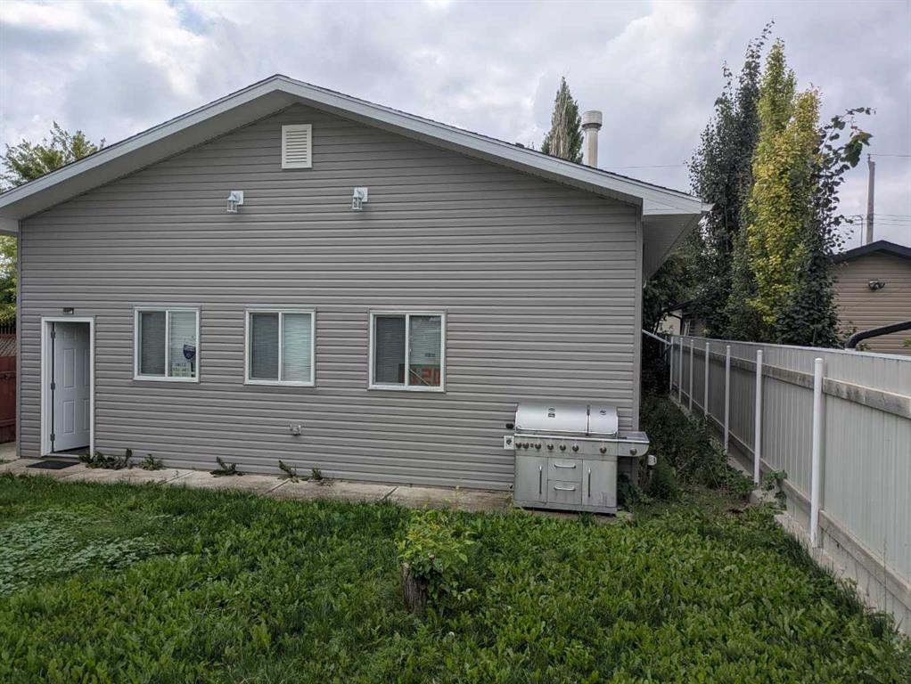Picture of 1120 43 Avenue N, Lethbridge Real Estate Listing