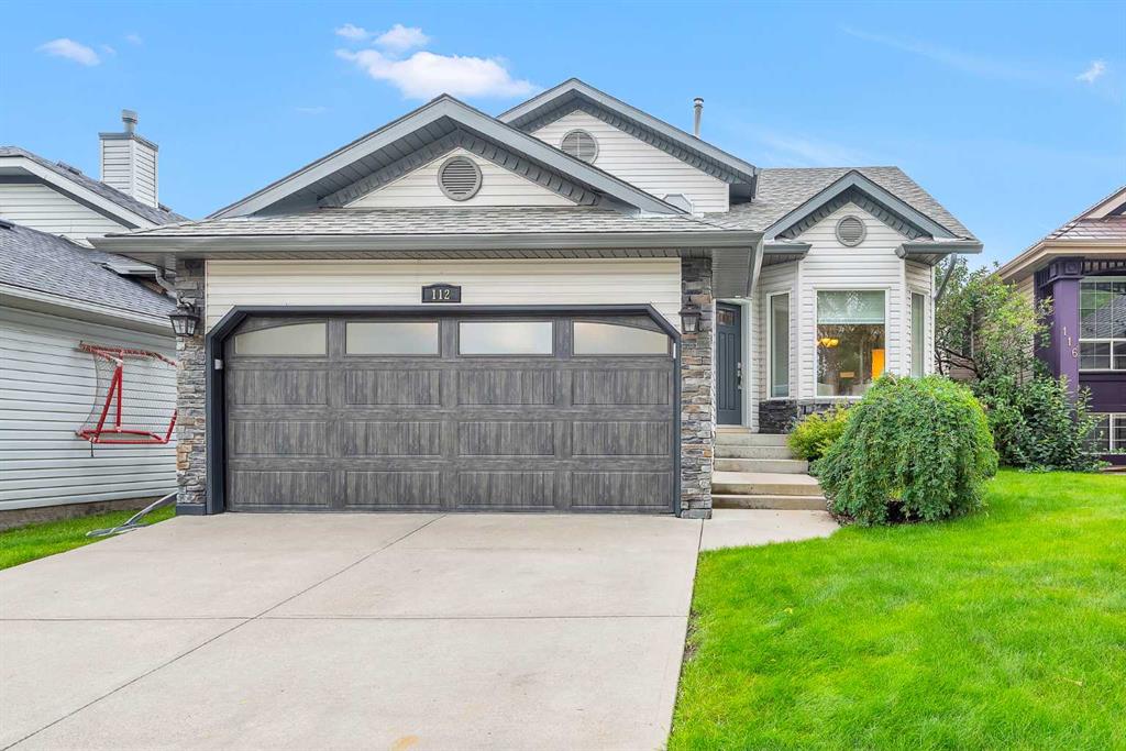 Picture of 112 Douglas Glen Mews SE, Calgary Real Estate Listing