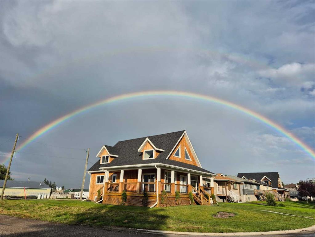 Picture of 418 3 Avenue N, Vulcan Real Estate Listing