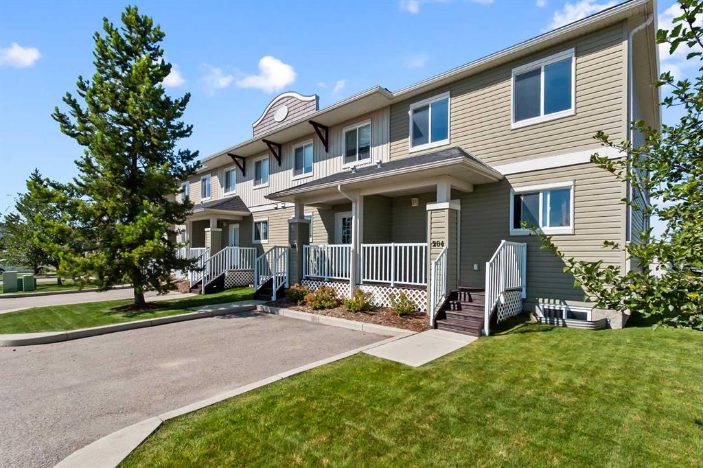 Picture of 204 Clover Way , Carstairs Real Estate Listing