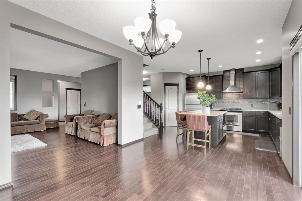 Picture of 25 Evansview Manor NW, Calgary Real Estate Listing