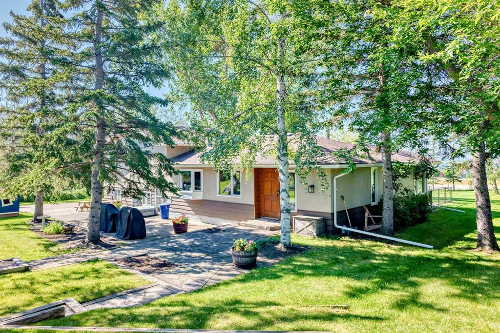 Picture of 10717 Eamon Road NW, Calgary Real Estate Listing