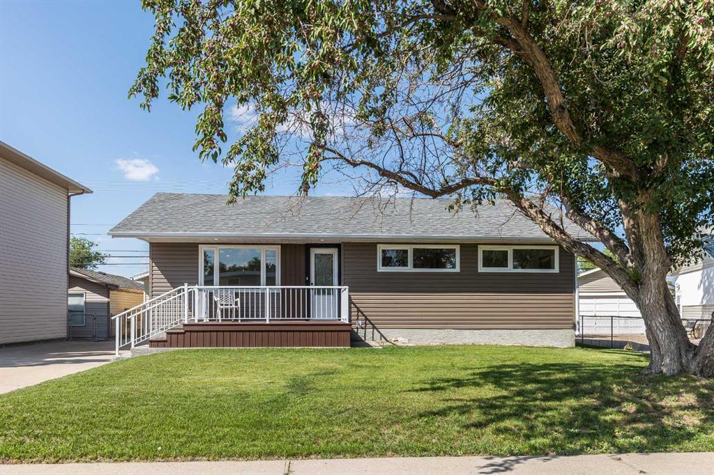 Picture of 1316 Mckenzie Crescent NW, Medicine Hat Real Estate Listing