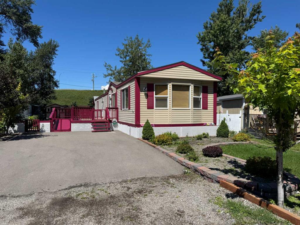 Picture of 6, 1229 Waterton Avenue , Pincher Creek Real Estate Listing