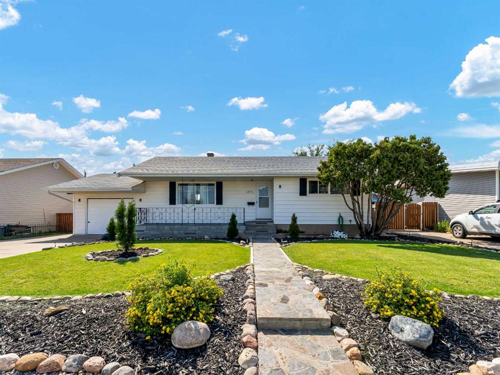 Picture of 1260 Division Avenue NW, Medicine Hat Real Estate Listing
