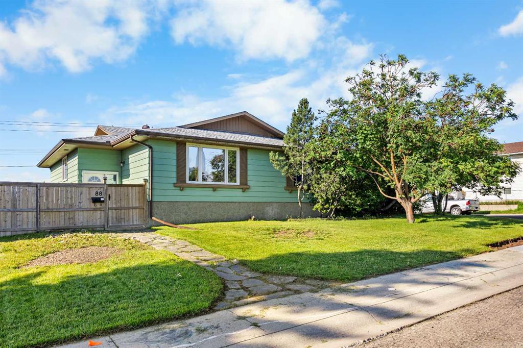 Picture of 88 Huntwick Way NE, Calgary Real Estate Listing
