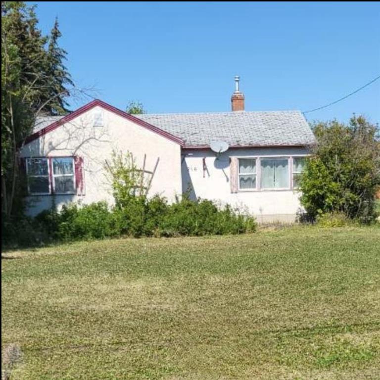 Picture of 216 11 Street , Beaverlodge Real Estate Listing