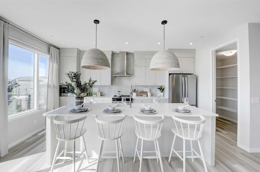 Picture of 69 Royston Grove NW, Calgary Real Estate Listing