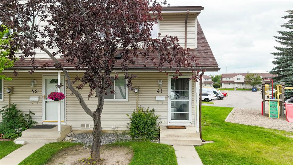Picture of 41, 1515 Falconridge Drive NE, Calgary Real Estate Listing