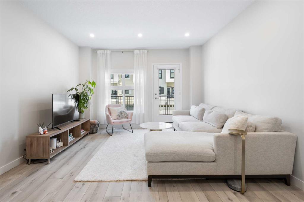 Picture of 85 Les Jardins Park SE, Calgary Real Estate Listing