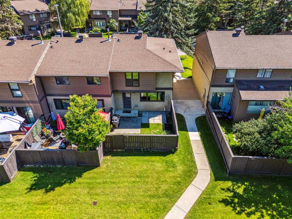 Picture of 72, 2300 Oakmoor Drive SW, Calgary Real Estate Listing