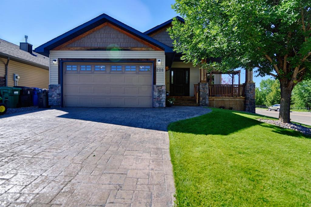 Picture of 208 Mt Sunburst Place W, Lethbridge Real Estate Listing