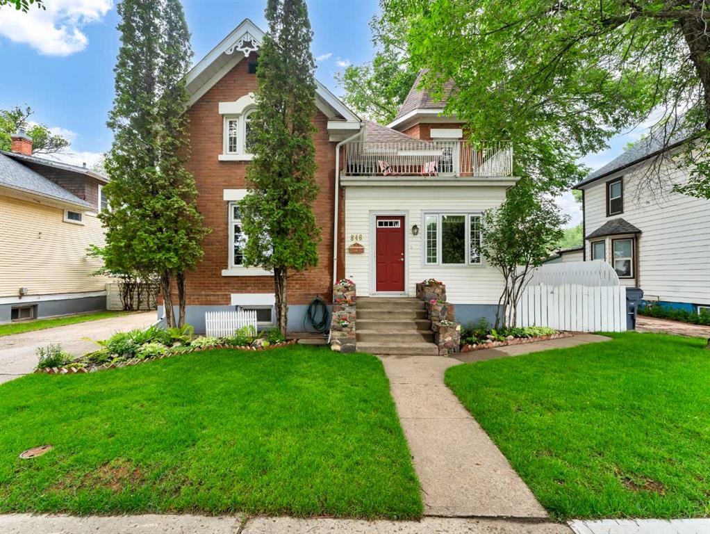 Picture of 846 Balmoral Street SE, Medicine Hat Real Estate Listing