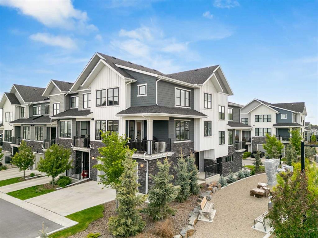 Picture of 511 Crestridge Common SW, Calgary Real Estate Listing