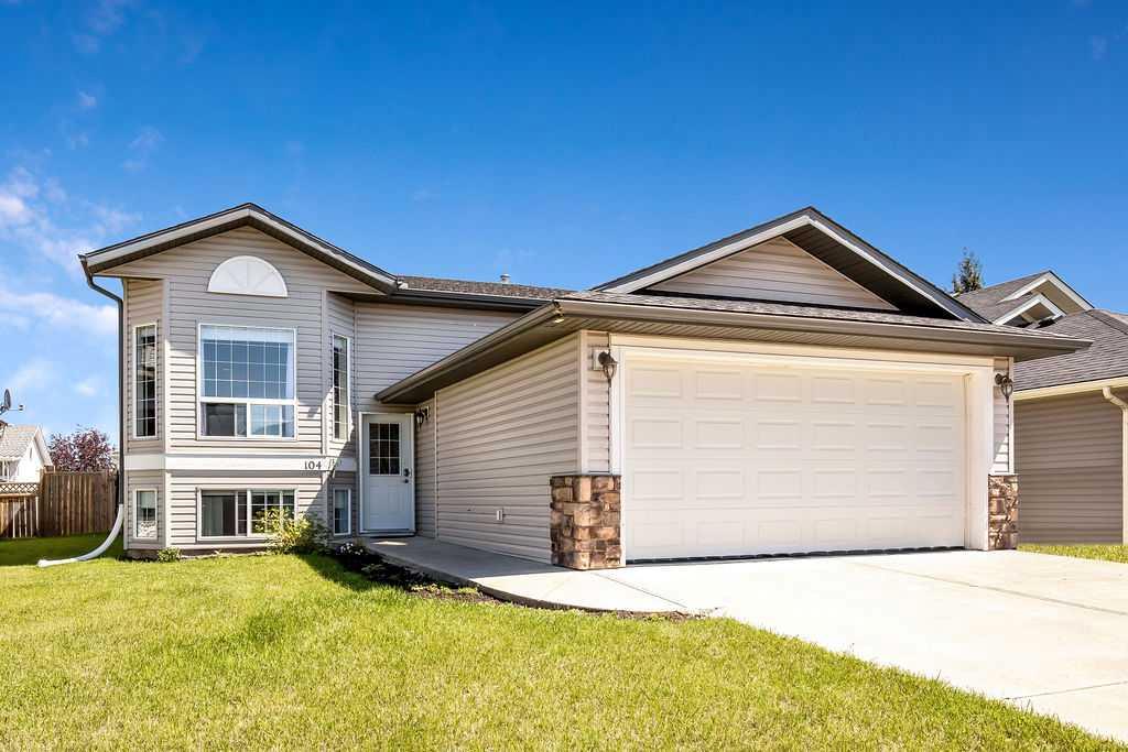 Picture of 104 Willow Ridge Manor SW, Diamond Valley Real Estate Listing