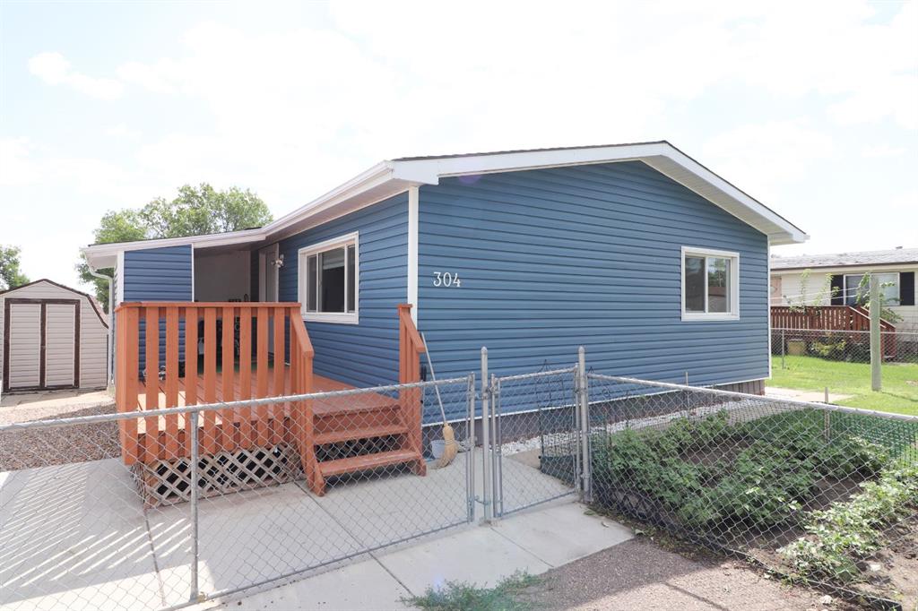 Picture of 304 Fleet Street SW, Medicine Hat Real Estate Listing