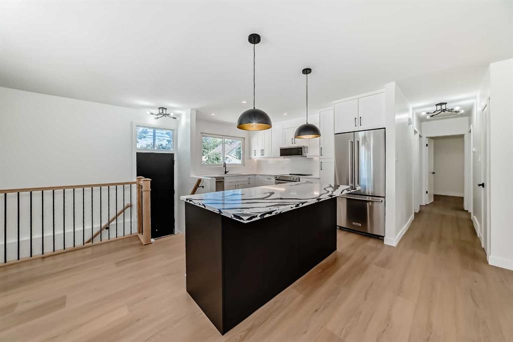 Picture of 4020 Varsity Drive NW, Calgary Real Estate Listing