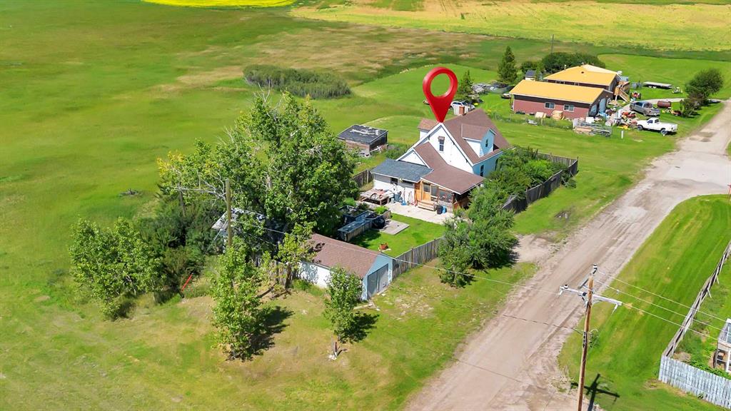 Picture of 104 3 Street , Cluny Real Estate Listing
