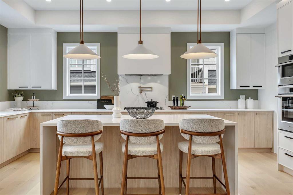 Picture of 210 Alexandria Green SW, Calgary Real Estate Listing