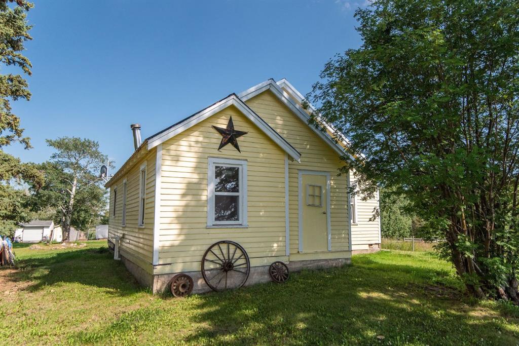 Picture of 39511 Range Road 40 Range , Rural Lacombe County Real Estate Listing
