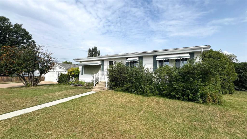 Picture of 902 15 Street , Wainwright Real Estate Listing