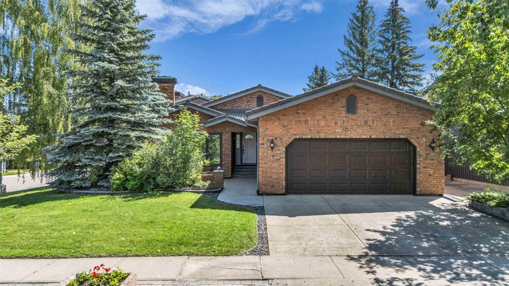 Picture of 9124 Oakmount Drive SW, Calgary Real Estate Listing