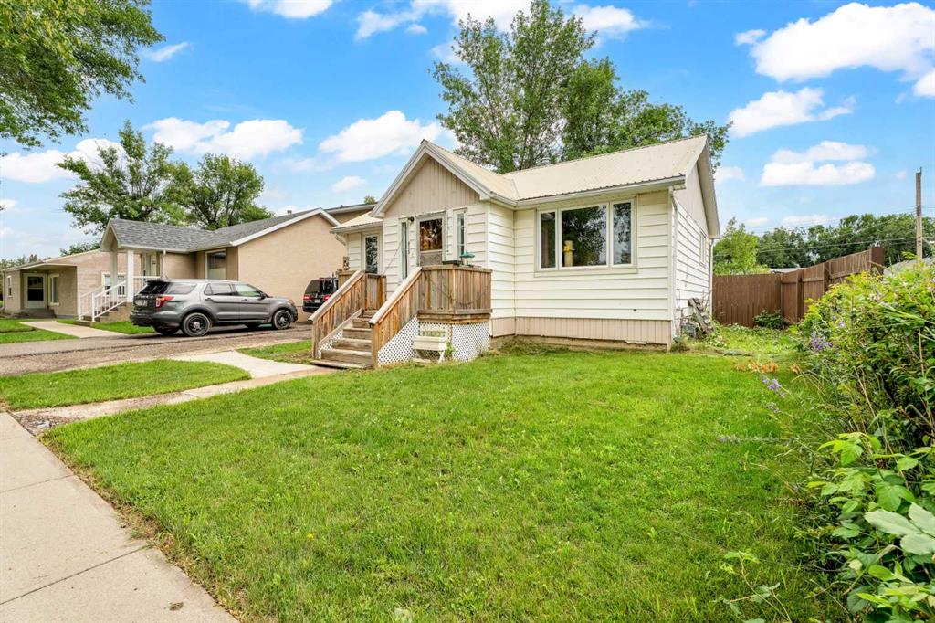 Picture of 329 53 Avenue E, Claresholm Real Estate Listing