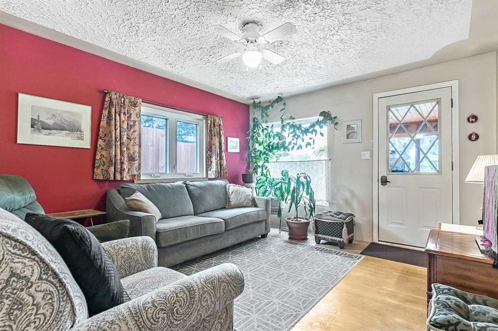 Picture of 517 Windsor Avenue NW, Diamond Valley Real Estate Listing