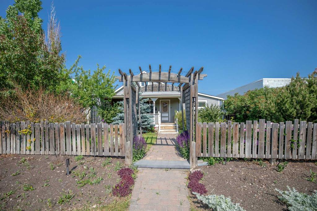 Picture of 125 River Avenue , Cochrane Real Estate Listing