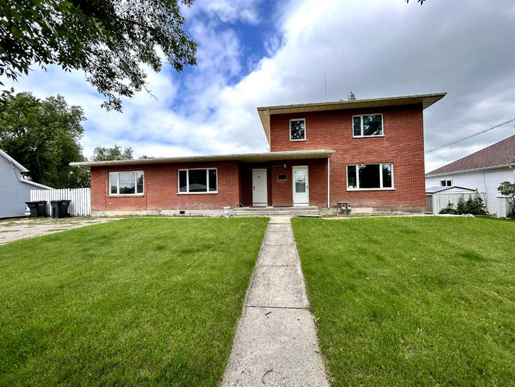 Picture of 35 West Civic Avenue , Magrath Real Estate Listing