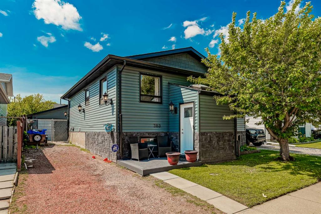 Picture of 563 Deerpath Court SE, Calgary Real Estate Listing