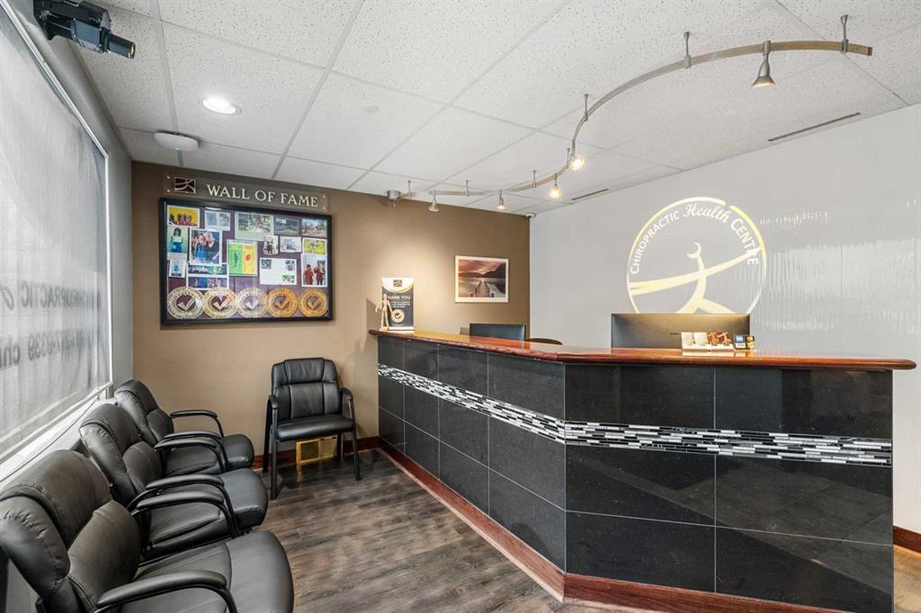 Picture of 2713 Centre Street NW, Calgary Real Estate Listing