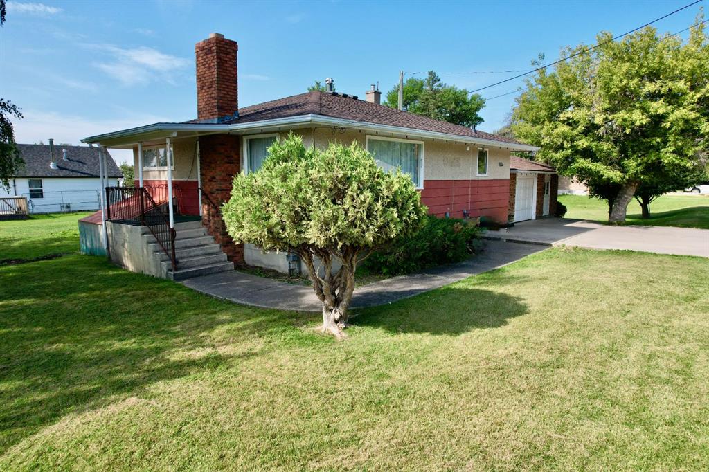 Picture of 104 Centre Street S, Magrath Real Estate Listing