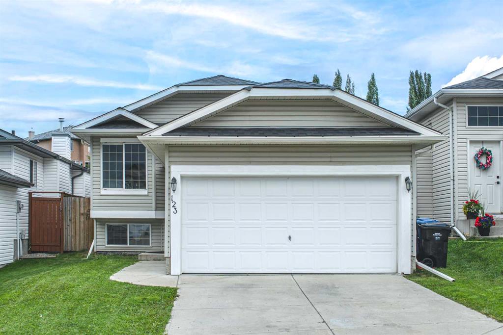 Picture of 123 Royal Birch Manor NW, Calgary Real Estate Listing
