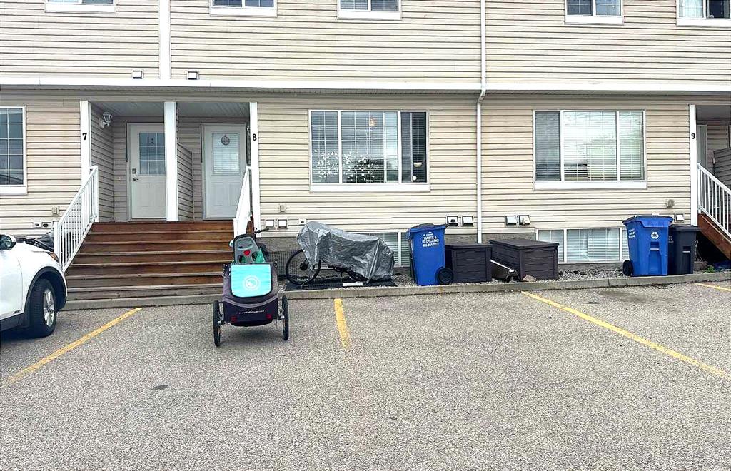 Picture of 8, 304 Ross Avenue , Cochrane Real Estate Listing