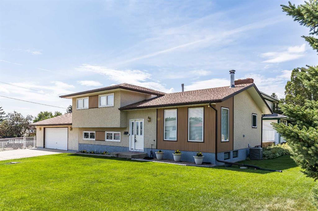 Picture of 602 6 Street SE, Redcliff Real Estate Listing