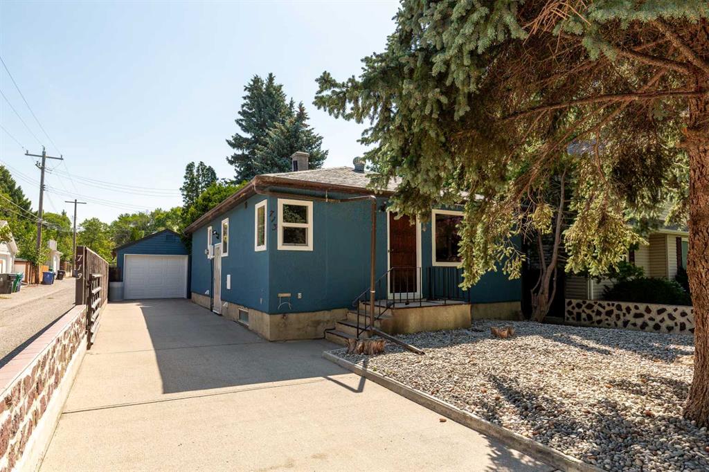 Picture of 713 18 Street S, Lethbridge Real Estate Listing
