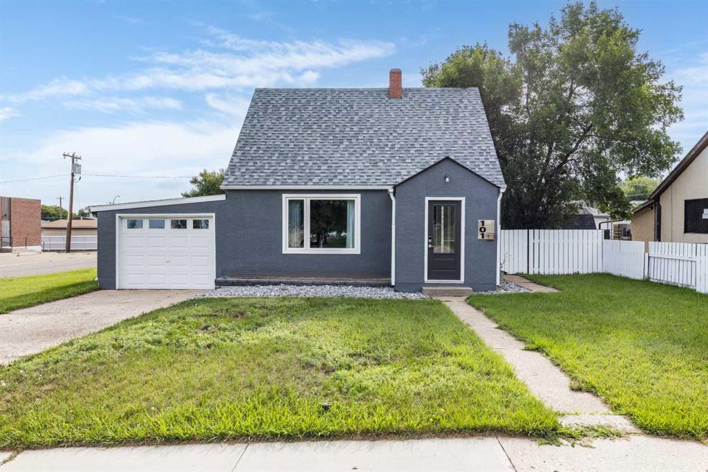 Picture of 101 3 Street SE, Redcliff Real Estate Listing