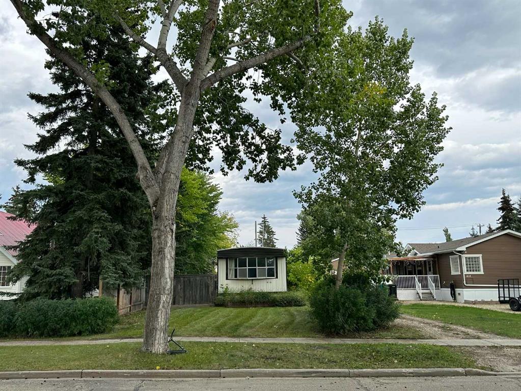 Picture of 816 5 Avenue , Beaverlodge Real Estate Listing