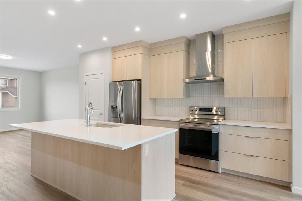 Picture of 672 Buffaloberry Manor SE, Calgary Real Estate Listing