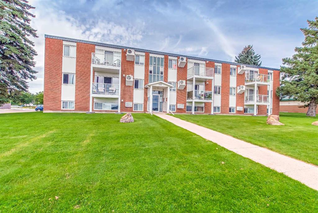 Picture of 16, 512 McCutcheon Drive NW, Medicine Hat Real Estate Listing