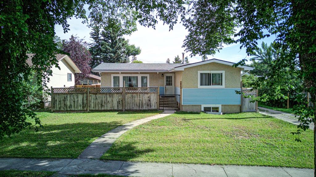 Picture of 313 52 Avenue E, Claresholm Real Estate Listing