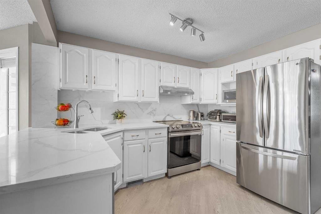 Picture of 311 Citadel Terrace NW, Calgary Real Estate Listing