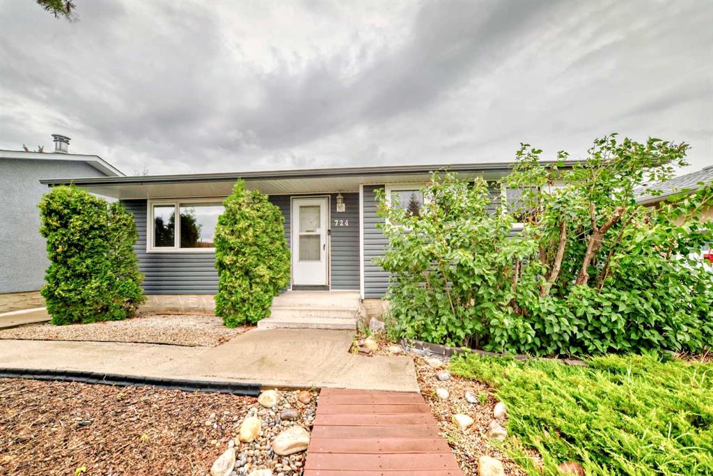 Picture of 724 Pinecliff Road NE, Calgary Real Estate Listing